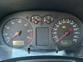 Volkswagen Golf 1.6 74kw - 4