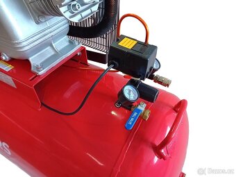 Vzduchový třípístový kompresor 300l, 900 l/min, 10 Bar - 4