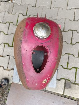 Prodám nádrže JAWA - 4