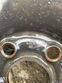 Plechové kola 5x112 ET43 + zimní pneu 195/55 R15 - 4