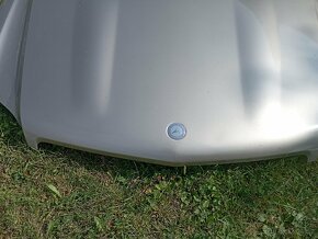 MERCEDES BENZ GL X164 KAPOTA PĚKNÁ BEZ REZU - 4