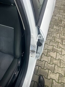Ford Fiesta 5 dveř 1.25 benzín,2010,Klimatronic, 2 sady kol - 4