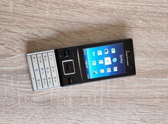 TLAČÍTKOVÝ MOBILNÍ TELEFON SONY ERICSSON HAZEL J20i - 4