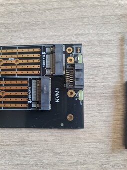 Duální adaptér pro M2 SSD disky PCIE4 MVMe / SATA + přísluše - 4