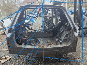 VW Touareg III casti karoserie vyrezove dily - 4