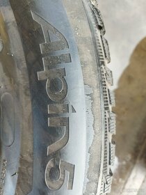 Prodám 2ks zimních pneu Michelin 215/65/17 - 4