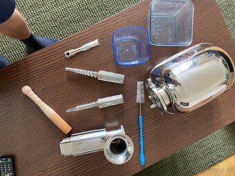 Nerezový odšťavňovač Angel Juicer 5500 - 4