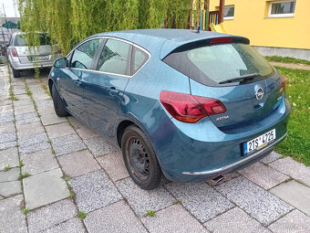 Opel Astra J Facelift 1.4 ( A14NET ) 103kW r.2014 modrá - 4