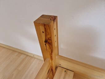 Jednolůžková dřevěná postel - 4