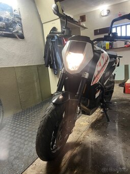 KTM Duke 690 - 4