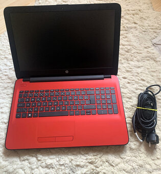 Notebook HP 15 - 4x jádro - 8GB RAM - NÁDHERNÝ NOTEBOOK - 4