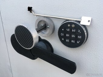 Prodám profi bankovní trezor pro opravdu náročné ( na zbraně - 4