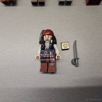 LEGO Piráti z Karibiku minifigurky 8x - 4