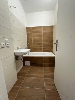 NOVĚ ZREKONSTRUOVANÝ BYT 2+kk (57,4 M2) NA NÁMĚSTÍ VE CHVALŠ - 4