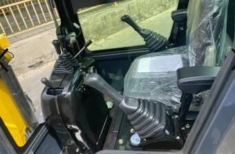 pásový bagr, bagr s kabinou, kabinový bagr, motor Kubota - 4