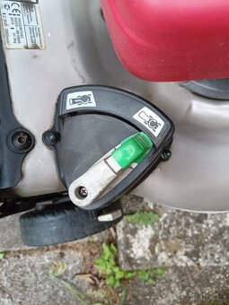 benzínová sekačka HONDA - 4