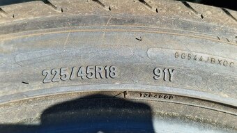 PRODÁM 2 LETNÍ PNEU GOODYEAR 225/45/18, CENA JE ZA 2 KUSY PN - 4