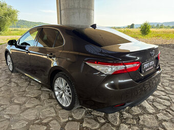 Toyota Camry - 4