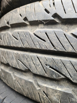 215/75R16C 113/111R Uniroyal - 4