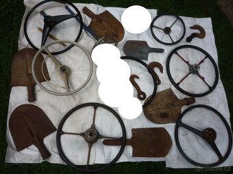 Prodám staré volanty, plechové schránky na nářadí do veterán - 4