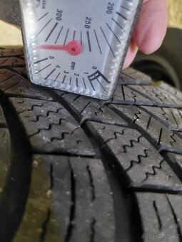 4 ks zimní pneu 185/60 R15 84H + plechové disky + poklice - 4