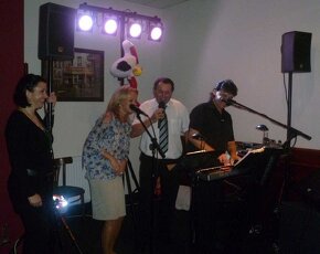 ŽIVÁ HUDBA NA OSLAVY, SVATBY, PLESY + DJ - ZLÍNSKO - 4