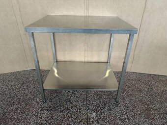 Nerezový stůl do prostoru s policí - 4