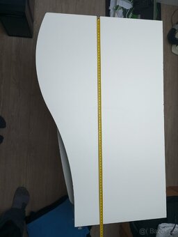 Bílý počítačový stůl - 4