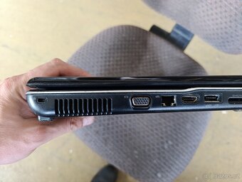 počítač HP compaq presario CQ61 - 4