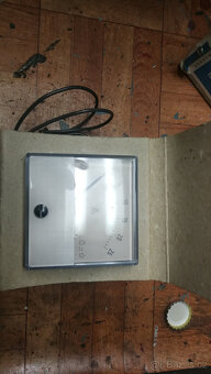 Diody, triaky, spínače, ampérmetry, ledky, odpory. - 4