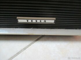 Nabízím starý kotoučový magnetofon Tesla B 400. Nefunkční. M - 4