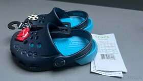 CROCS 10400 Electro 41T Navy-Electric Blue detské papuče - 4