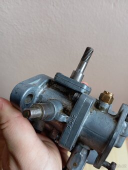 Prodám karburátor Solex 30 UAHD - 4