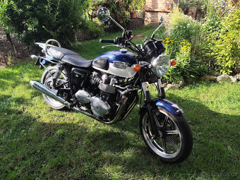 Triumph Bonneville SE - 4