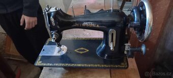 šicí stroj se skřínkou - 4