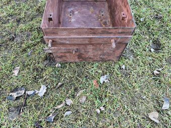 Bedna na baterii Zetor 25 - 4