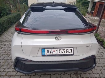 Predám TOYOTU C-HR 1,8 HYBRIB-EXECUTIVE-automat - 4