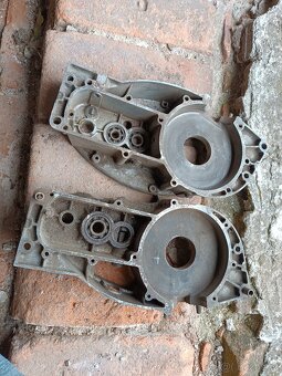 ČZ 125 B/T - kartery motoru - 2 páry + víko - 4