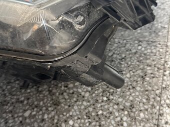 Levé a pravé přední světlo Nissan Qashqai J10 / díly - 4