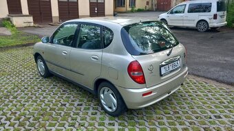 Daihatsu Sirion - 4