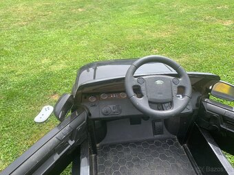 Land Rover Discovery HSE s 2.4G, jednomístný, černý - 4