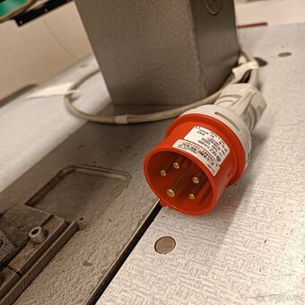 Prodám šicí stroj Minerva - 4