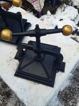 Litinový lis na knihy - 4