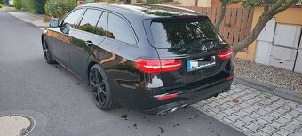 Mercedes-Benz E220d AMG paket - 4