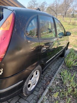 Nissan Almera Tino - 4