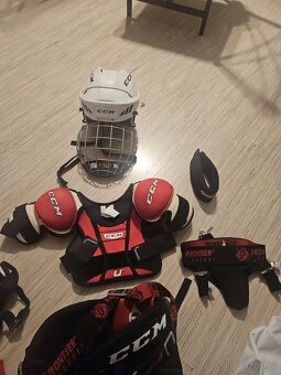 Kompletní hokejova výstroj detska velikost M. - 4