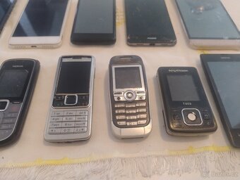 Mobilní TELEFONY 11ks - 4