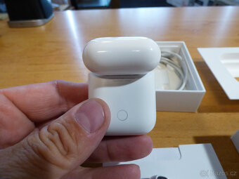 Sluchátka Apple Airpods - 4