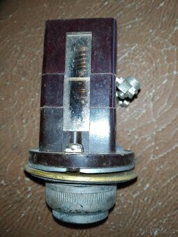 Starý vypínač/kontrolka - 4