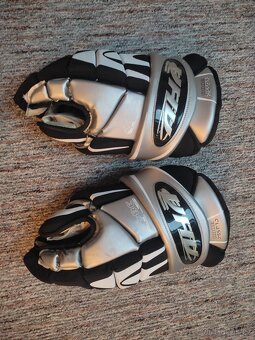 Hokejové rukavice - 4